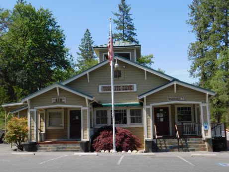 [Picture of Old Groveland Schoolhouse]